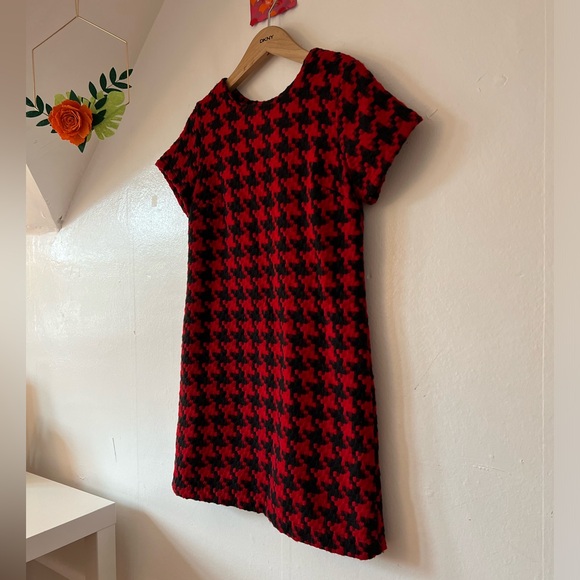 Xhilaration Dresses & Skirts - EUC Xhilaration mini dress M red and black herringbone Target a-line cap sleeve